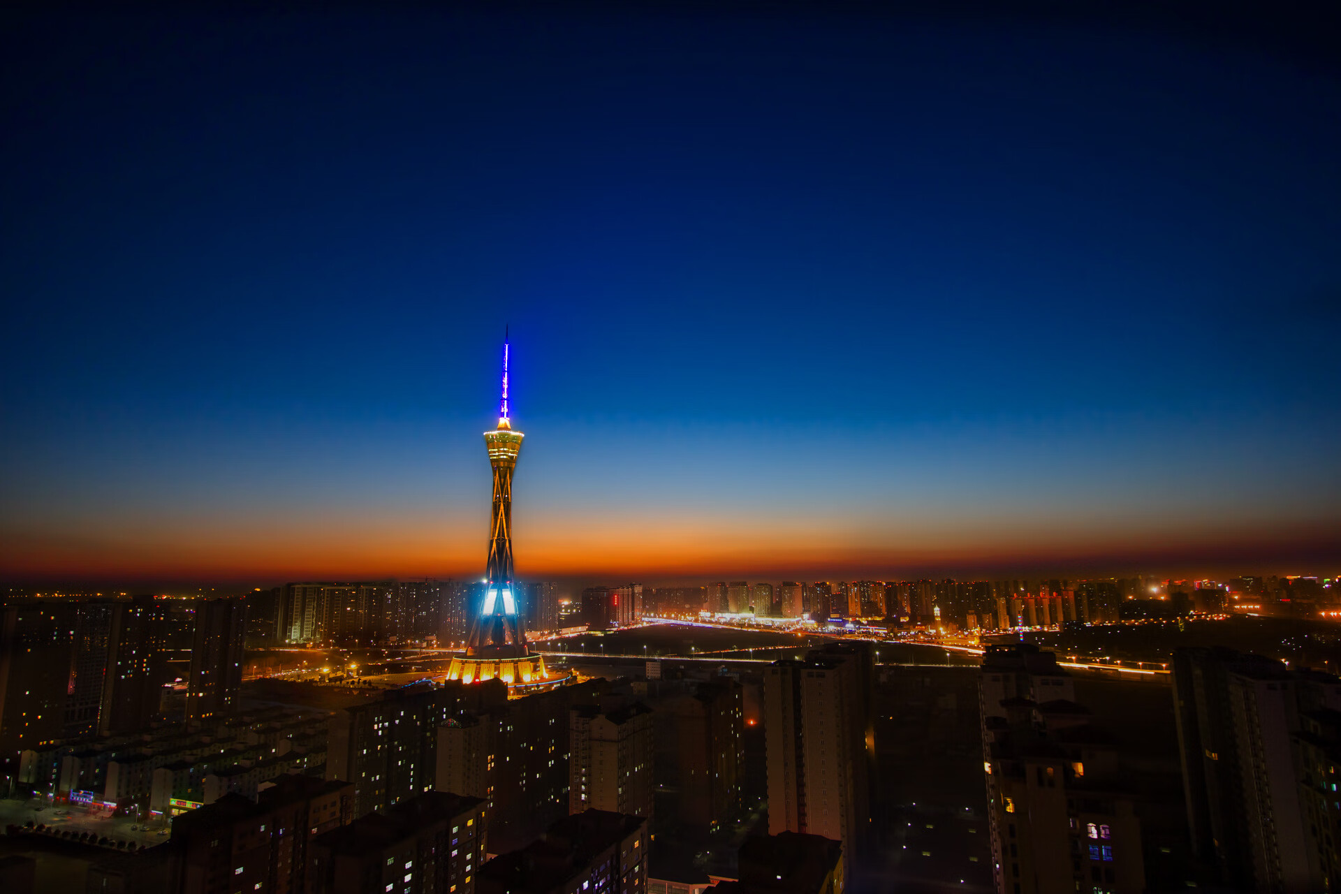 弗朗索瓦·霍尔茨豪伊泽:南非队的后场核心,精准传球助力锋线破门