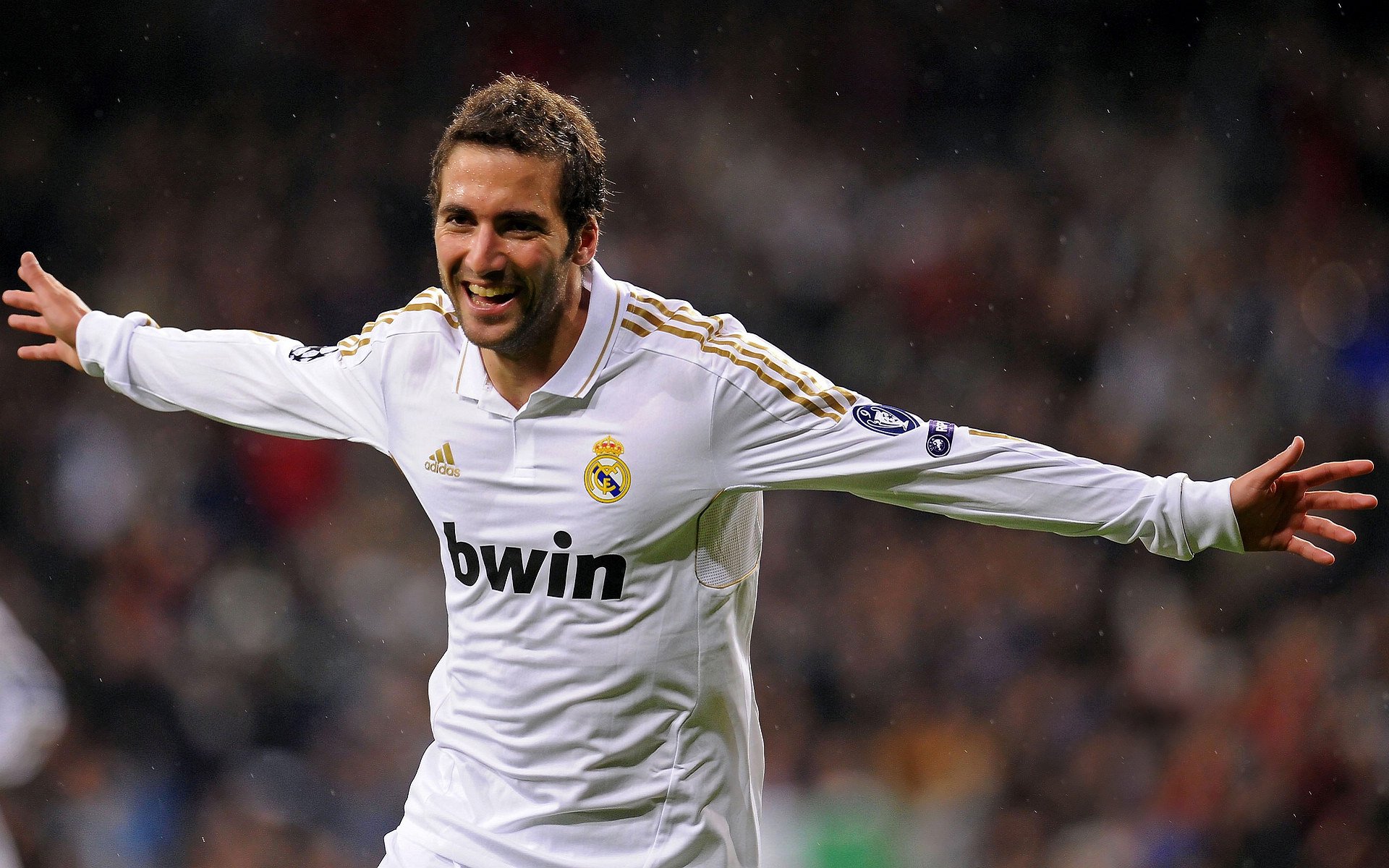 英超最后一搏:逆境搏斗,传奇由此开启,英超最后一名能拿多少转播钱