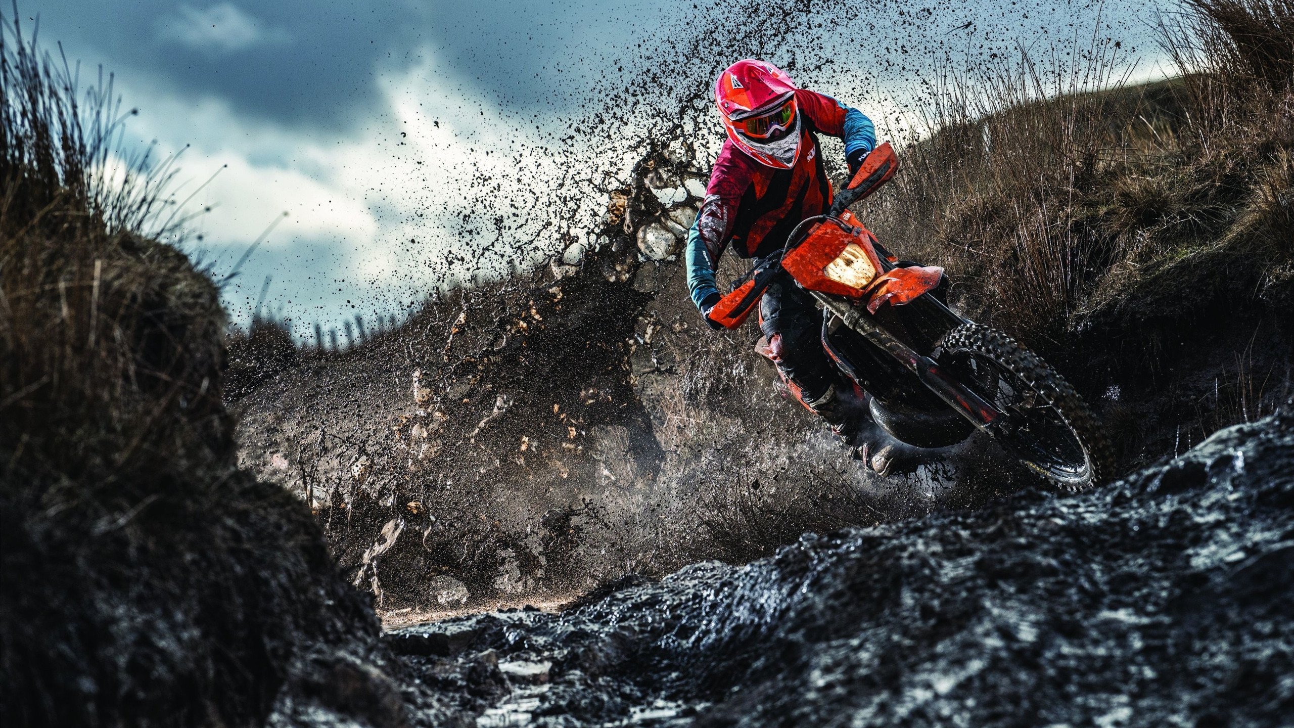 _桥下快闪赛:建筑与运动融合的另类体验_,桥下运动场