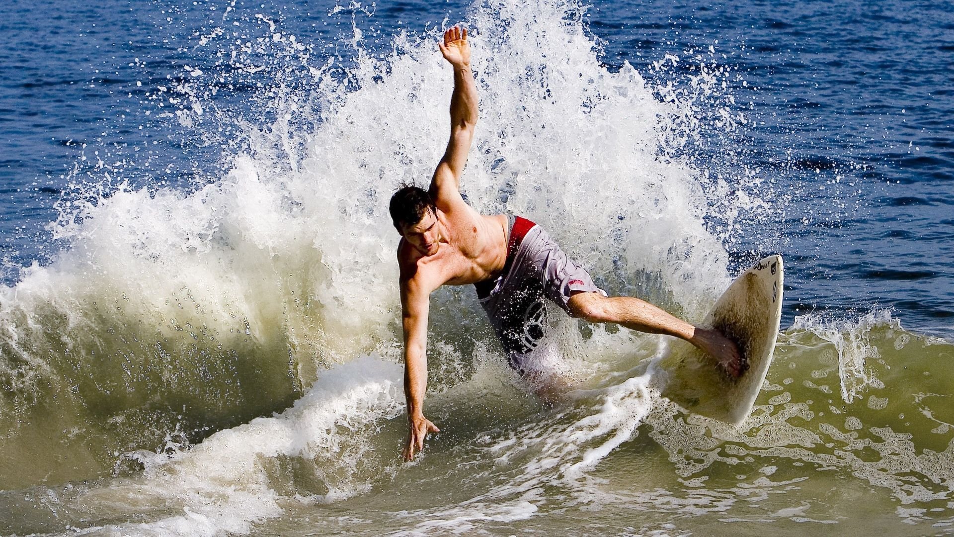 爱游戏电脑版官网-逆风翻盘：欧冠中最震撼的逆转胜利汇总，欧冠经典逆转比赛